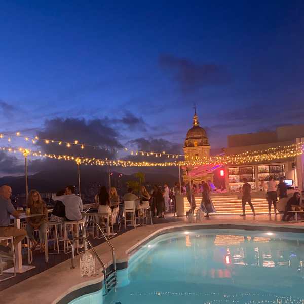 AC Málaga Palacio – De rooftop bar met het bekendste uitzicht van de stad Malaga te Spanje