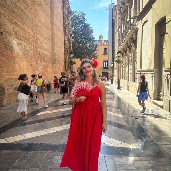 Er is altijd wel iets te beleven in Malaga. Lisa Karol neemt deel aan de Feria