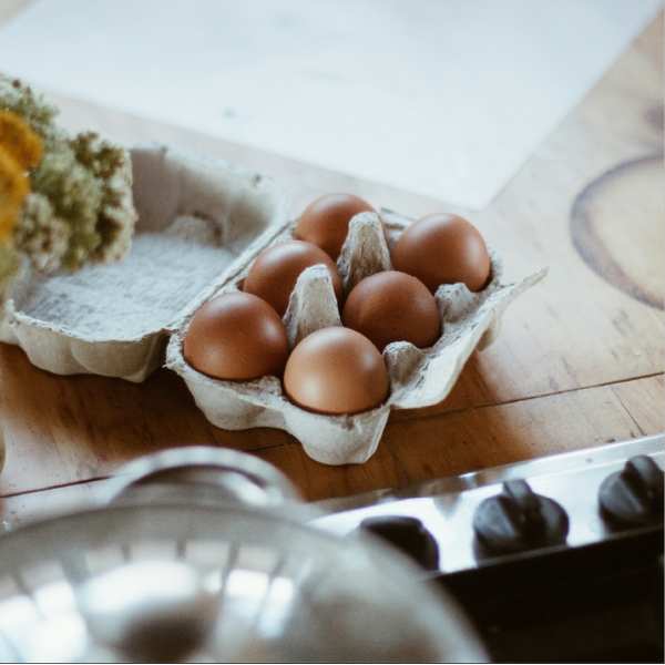 In Europa word je zelfs ontmoedigd om de eieren van je eigen kippen te eten