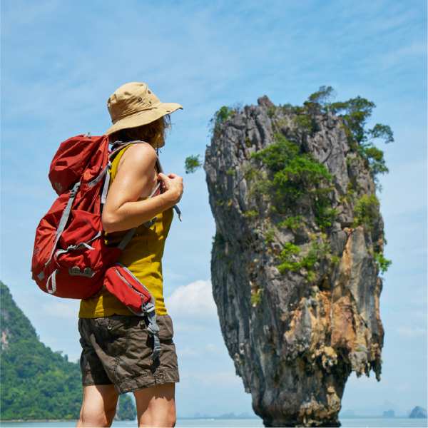 Als single, jong en onbezonnen naar het buitenland verhuizen maakt de emigratie heel wat eenvoudiger