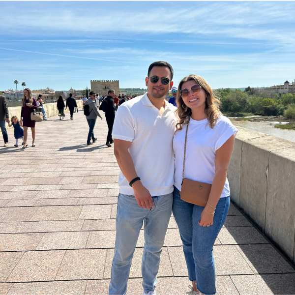 Lisa en Mario voorkomen heimwee door regelmatig terug naar huis te gaan